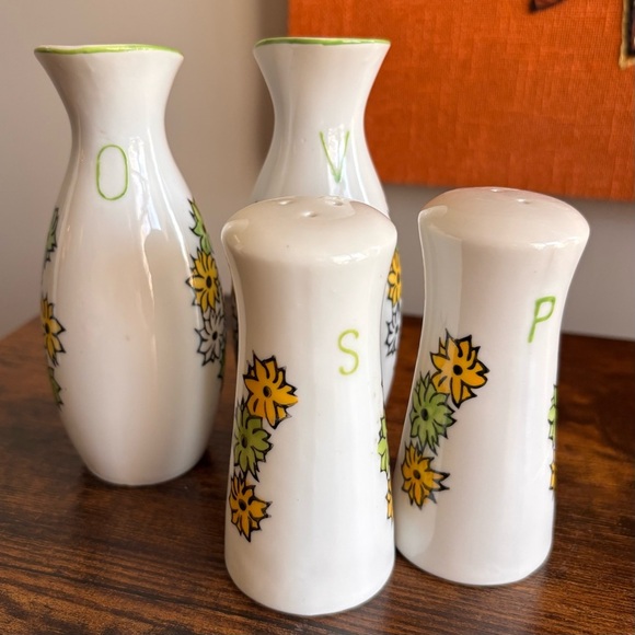 Vintage| 70s Floral Salt & Pepper and Oil & Vinegar Ceramic Dining Set Decor - Picture 4 of 5